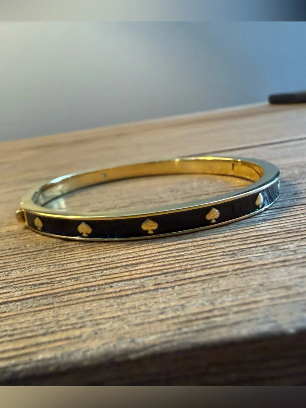 Kate spade black gold enamel hinged bangle bracelet